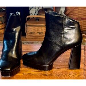 Beautiful Black 4" Platform Heels Sz 9M